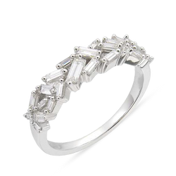 BAGUETTE AND TRAPEZE CUT DIAMOND RING